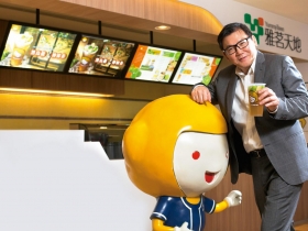 吳伯超「登陸」賣手搖飲料 Ｆ-雅茗回台上櫃 他用一家五坪店 顛覆中國茶飲市場