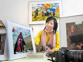 呂艷芳享受慢活 談起攝影卻滔滔不絕 外商主管訪原始部落 用鏡頭找回「真我」