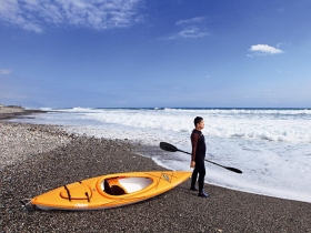 拖鞋教授蘇達貞推親海教育 為兒子完成夢想 把夏威夷搬到花蓮 他要療癒「恐海族」