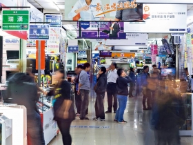 商圈生態》網路大軍進逼、業者亂喊價 想買對３Ｃ通訊商品 先搞懂三大門道