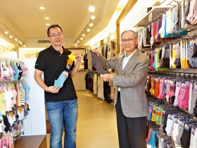 三花最佳推銷員 施純鎰學口條、當廣告明星 賣襪45年 78歲老董「手洗」出新梗