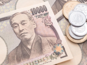 匯率貶至七年新低 到底該買還是該收手？ 別跟台灣大媽瘋日圓的三大理由