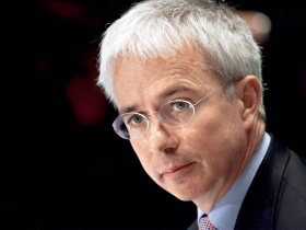 衝刺中印巿場連吃壞帳 裁撤亞洲百家分行 渣打銀行股價跳水的幕後真相