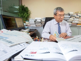 投資力》大量閱讀背誦  謝金河掌握國際趨勢 每天抄關鍵５數字  數學後段生變財經大師