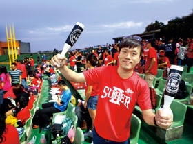 把賠十億的職棒「玩」到賺錢 La new第二代劉玠廷 令人驕傲的球隊 從走進球