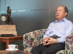 好友追憶》謹言慎行 為人、經商重視風險 低調首富 總是「看清楚才揮桿」