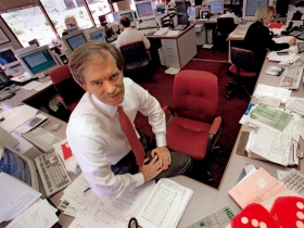 70歲葛洛斯閃辭PIMCO 轉戰縮水 1.7萬倍小基金 債券天王「人生暴走」的一堂課