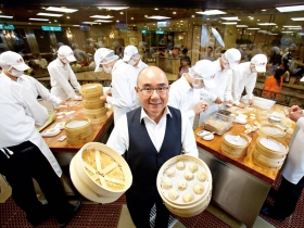 鼎泰豐小籠包全球逾百家店 貢獻20億元營收 楊紀華：服務做到透 不怕客人不排隊