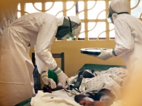 九成死亡率 非洲「黑死病」正全面擴散 台灣能躲過伊波拉病毒的侵犯？