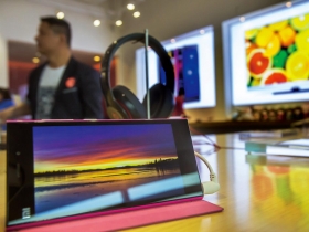 九五○○攻防戰》上半年台股基金績效冠軍 趙憲成看後市 電子股繼續當道 指數盤整再攻