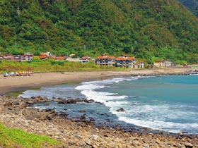 蜜月灣真能確保「不會私有化」？許國文家族為掌海灘 與政府鬥30年