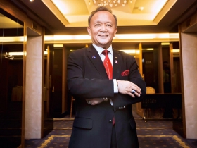 華人第一位 他當上國際扶輪總社長