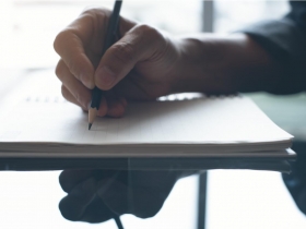 簡鴻文隔三年再出手 「揪團」奇襲 證券老將能讓68歲台紙轉虧為盈？