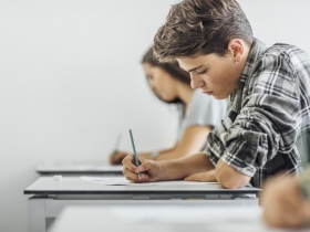 明年怎麼辦》四大對策 落實高中社區化 比八股作文不如抽籤 高中特招名額應降至15％