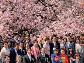 安倍調薪、刺激消費政策 日股不買單   激情過後 日本能將再起？