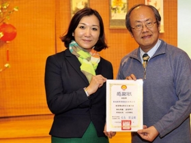 馮侖行銷台灣房地產 搞拍賣還辦富豪趴