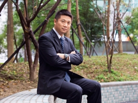 以大盤為師》校園股神半年賠五百萬領悟的硬道理 按表操課選股 「買強，賣在更強」