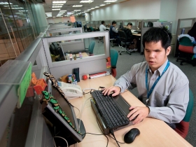 預設情境打造不敗電話行銷術 視障超業林右晨 用聲音魔法站上第一