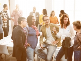 王品「十問會議」 員工抱定「要問倒董事長」戴勝益：被問到冒汗  才能挑出優秀的人才