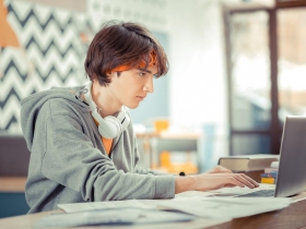 打工仔靠張提問單年薪千萬