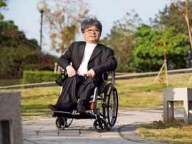 轉化心境》鐵肺小巨人 從會計跨法律 獻身公益 黃鴻隆：惜福或抱怨過一生，全在一念之間