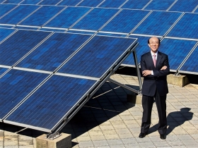 電池廠龍頭在美、日投資興建發電廠 林坤禧：生存者 更有本錢 新日光要做太陽能界台積電