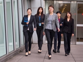 28歲總經理的成功日記 一杯溫水 倒出200萬年薪