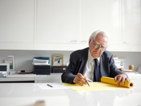 一種顏色堅持50年  美國白派大師來台操刀 他設計的白  為何讓豪宅建商搶合作