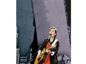 披國旗遭中國網友撻伐 她只願讓歷史公斷 張懸用溫柔與堅定 迎戰每一次生命撞擊