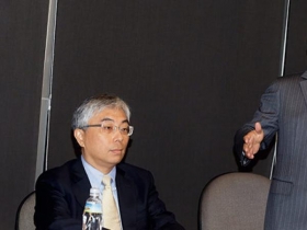 32年情誼不敵百億虧損 王振堂下台一鞠躬