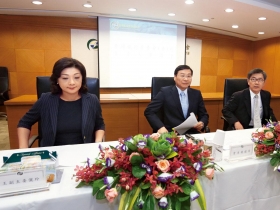 內嚴外鬆 金管會遇外資矮半截？