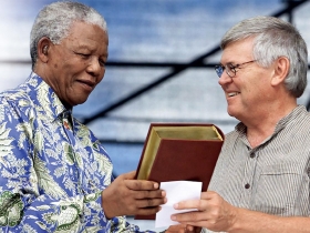 平面媒體漂亮轉進電視、網路 布局全球 南非企業化身騰訊最大股東的傳奇