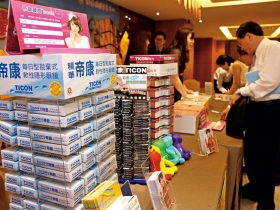 接掌董座七年 公司市值從數十億躥升四百億 精華陳明賢 ○．○五公分的隱形冠軍