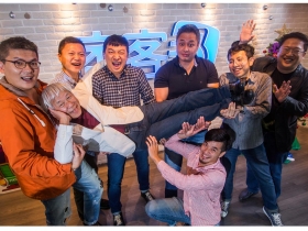 出版龍頭何飛鵬為了轉型數位  苦熬十年功 賠三億到賺一個股本  痞客邦翻身記