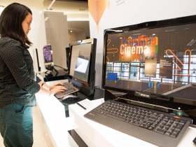 股價跌深反彈 強勢股連連衝高 法人買超 筆電、主機板族群得意的笑