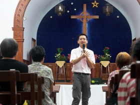 楊斯棓相信只要起而行 小人物也能改變世界 反核醫師全台走透透 自費演講上百場