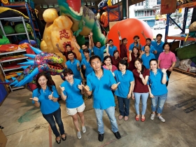 兼差開小黃苦熬十六年 打造台灣最大氣球團隊 陳榮安「冷門生意經」讓黃色小鴨設計師欽點