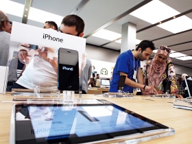 蘋果財測透露ｉ系列曙光 供應鏈將倒吃甘蔗 鴻海、臻鼎、大立光 逢低可布局