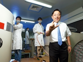 精研高科技變色鏡片 讓美國特戰部隊買單 達依王允城：比別人早一步超越自己