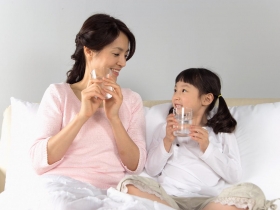 每天喝水兩公升有助排出毒物