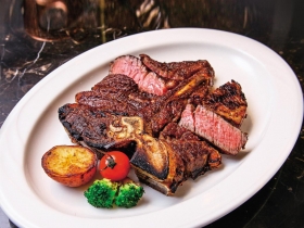 陳重光大師發功》Fresh & Aged 牛排大觀園 直火噴香