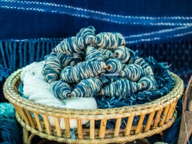 不讓自己絕望 染布上展開新人生