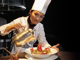 美、法名校學廚藝返台舞動高帽子