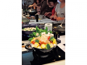 手作幸福味》回歸食材本位 口感搭配層次豐富 火鍋如花籃 堆疊一份美麗饗宴