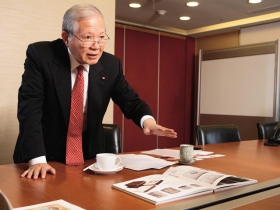 跟著何壽川  感受一千六百年金融風華