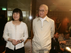 走在鋼索上 吳清友