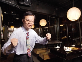 聽出話中話  小服務生變身高階經理人