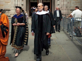 柏南克：工作只為錢  會讓自己痛苦