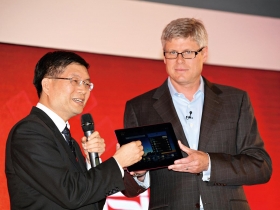 華碩秀新機「卡卡」  高通趁勢搏感情