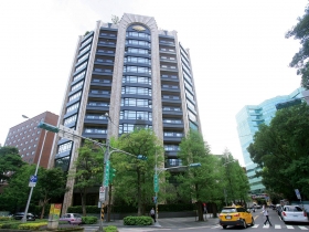 文華苑月管理費八萬  五星級服務再等等